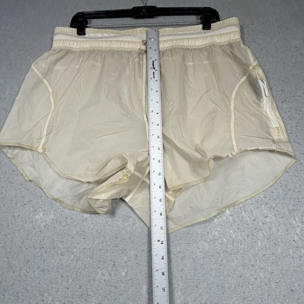 Lululemon Step Out Short Water Repellent 3” Women’s Size 8 Sheer White Opal WHTO